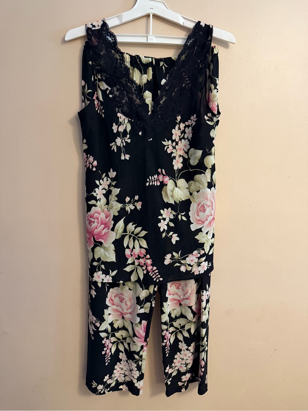 Oscar de la Renta Black Floral Lace-Trim Pajama Set